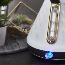 Swan Gatsby Pyramid Kettle (White)